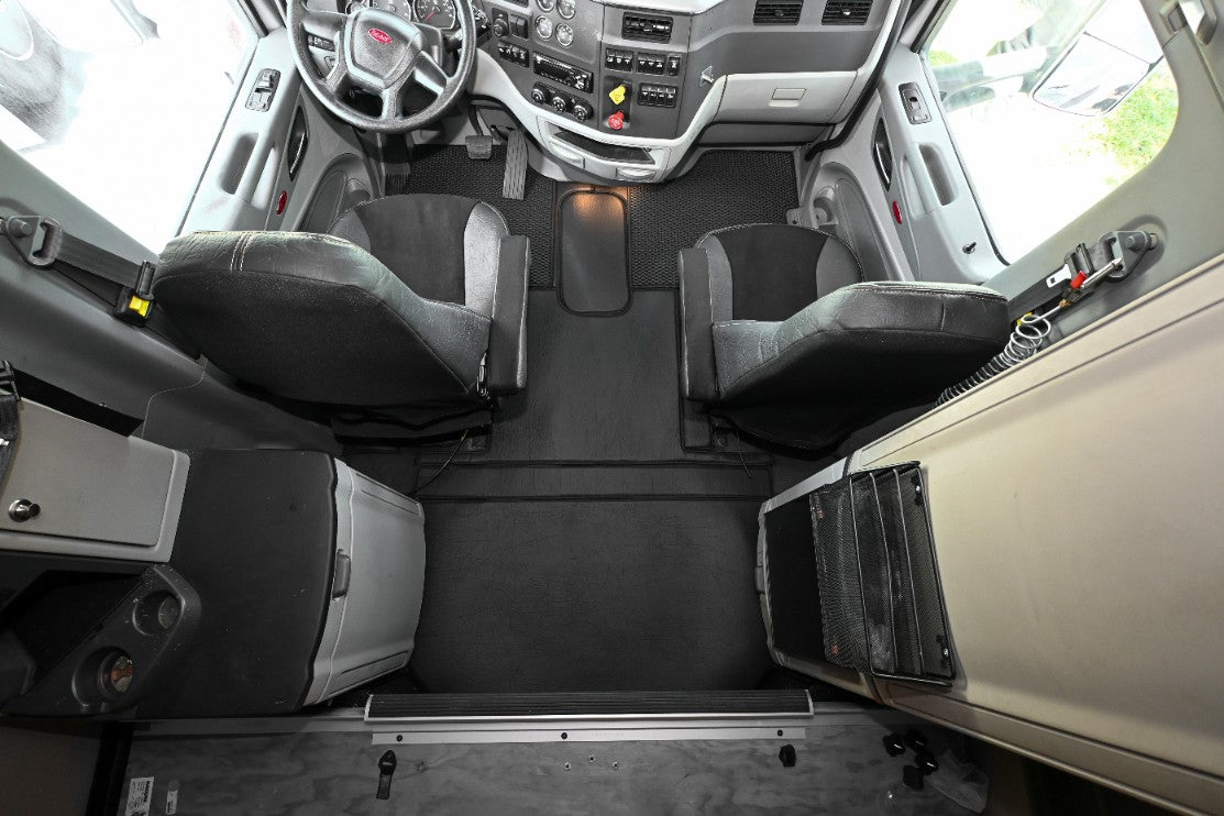 PETERBILT 579 truck floor mats Prestige-Line BLACK ALFA-WAYS LLC