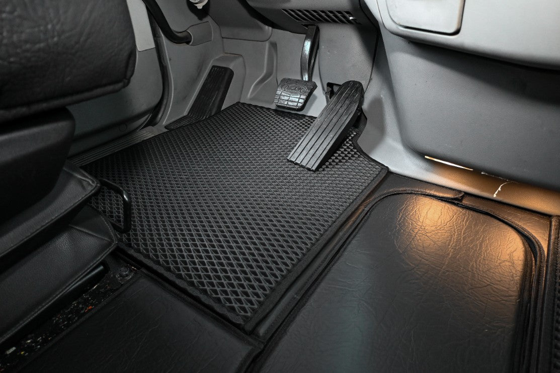 PETERBILT 579 truck floor mats Prestige-Line BLACK ALFA-WAYS LLC