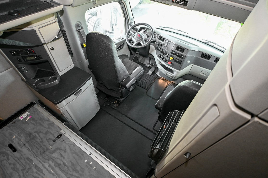 PETERBILT 579 truck floor mats Prestige-Line BLACK ALFA-WAYS LLC