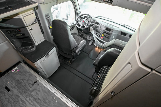 PETERBILT 579 truck floor mats Prestige-Line BLACK ALFA-WAYS LLC