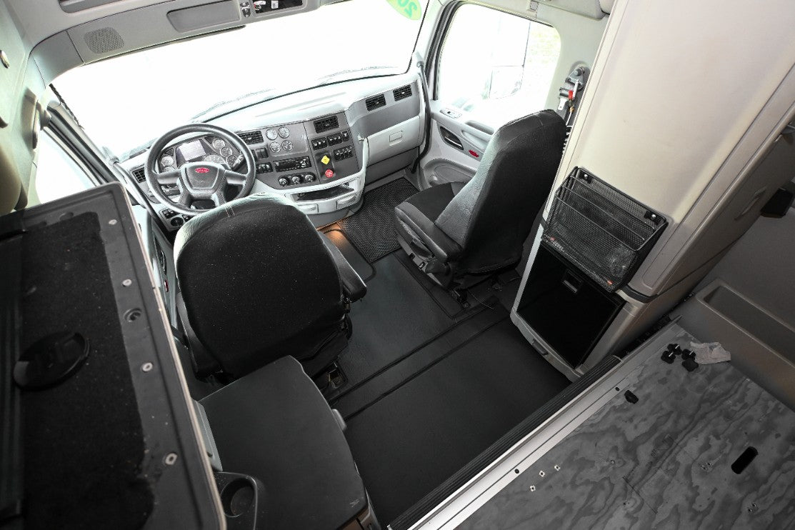 PETERBILT 579 truck floor mats Prestige-Line BLACK ALFA-WAYS LLC