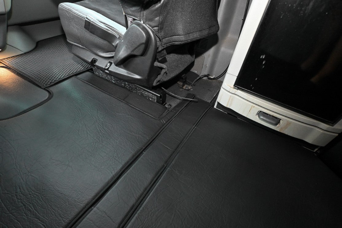 PETERBILT 579 truck floor mats Prestige-Line BLACK ALFA-WAYS LLC
