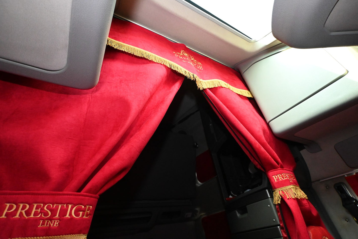 VOLVO vnl 660, 670, 780, 860 truck sleeper curtains Prestige-Line RED ALFA-WAYS LLC