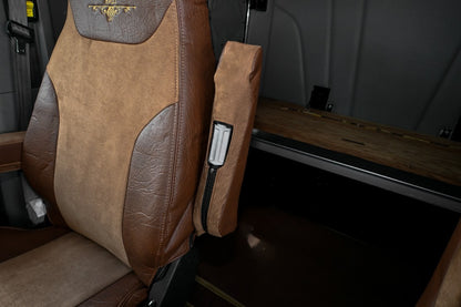 Brown seat cover PETERBILT 579, 579EV, 589, 567 detail zoom