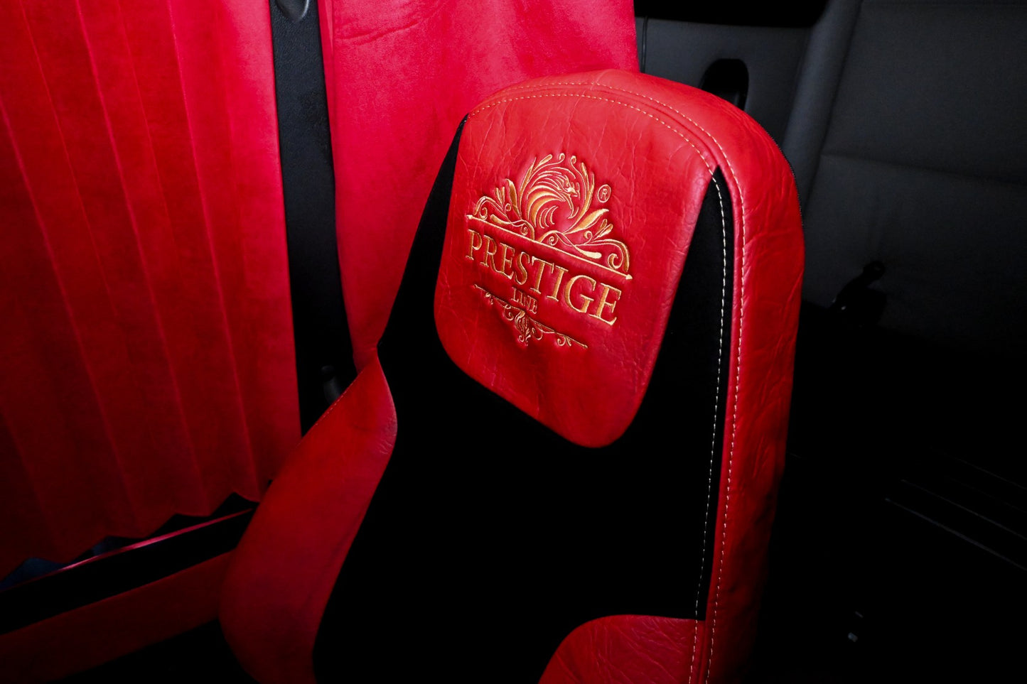 Red seat covers FREIGHTLINER CASCADIA, gen.3, 2 evolution interior detail zoom