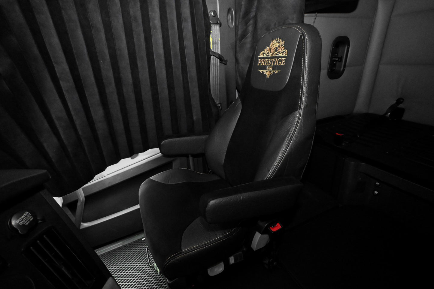 Black seat cover for FREIGHTLINER CASCADIA, gen.3, 2 evolution, 2014-current inside cabin