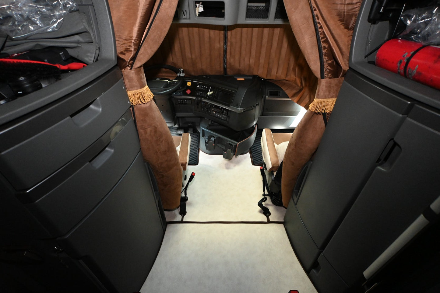 VOLVO vnl 760 740, 2019 - current truck floor mats Prestige-Line BEIGE ALFA-WAYS LLC