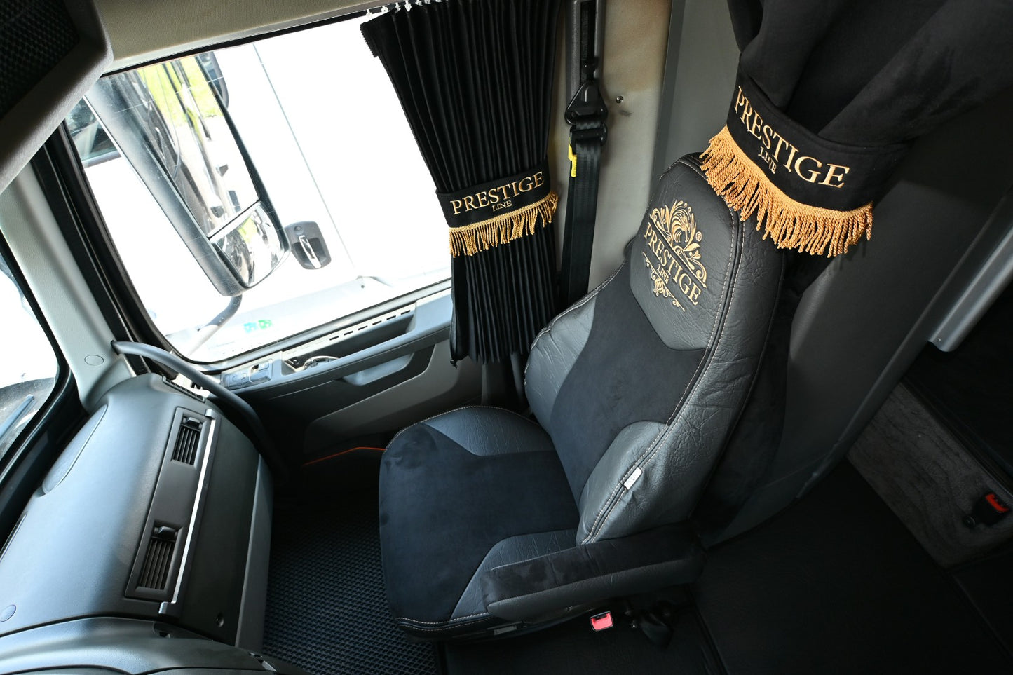 VOLVO vnl, vnr, vnx, vhd, vah 2019-current truck seat cover Prestige-Line BLACK ALFA-WAYS LLC