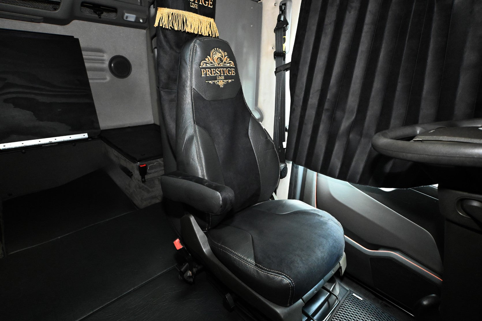 VOLVO vnl, vnr, vnx, vhd, vah 2019-current truck seat cover Prestige-Line BLACK ALFA-WAYS LLC